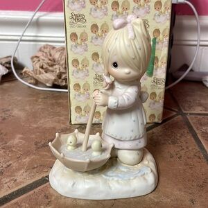 Vintage Previous Moments figurine 1982 “Let Love Reign”